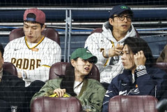 현빈·손예진, 송중기·케이티 부부 등 MLB 직관…고척돔 '후끈'