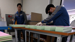 [포토뉴스] 총선투표용지 인쇄 후 점검하는 관계자들