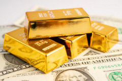 국제 금값 온스당 사상 첫  2천300달러 돌파…인플레이션 반등 우려 등 영향