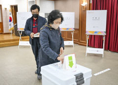 낮 12시 사전투표율 6.56% '역대최고'…대구는 5.01%로 가장 낮아