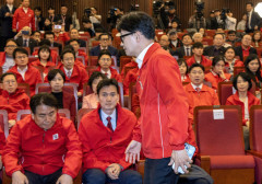 정권 심판한 국민 '개헌 권력'은 막았다