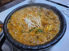 [대구 맛집] 대구 서구 '진미메기매운탕', 식지 않는 얼큰함…'제피 가루' 듬뿍 메기 매운탕