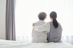 [줌마경제] 고령화 시대, 요양보호사에 도전하는 중년 여성 급증