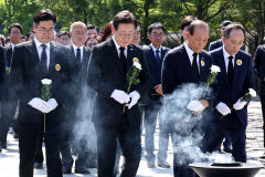 與野정치권, 노무현 전 대통령 서거 15주기 추도식 집결