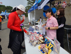 예천군 마스코트 코니·페디 양궁선수들 사로잡다