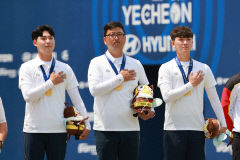 예천군청 김제덕 선수, 양궁 남자 단체 출전해 독일 제압하며 금메달 획득