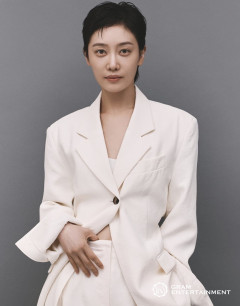 김히어라, 해외 진출…가수 활동도 병행