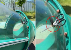 놀이터 미끄럼틀에 가위 꽂은 잔인한 10대…“재미 삼아”