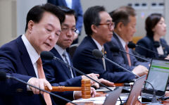 2개월만에 국무회의서 의료계에 복귀·대화 촉구한 尹…TK관련 안건도 통과