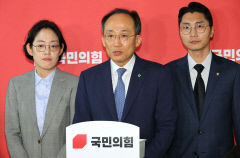 與 