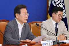 李 