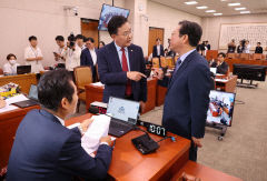 [속보] 방송3법·방통위법, 야당 강행처리로 법사위 통과…국민의힘 반발