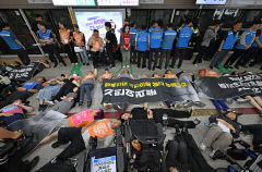 [포토뉴스] 다이인(Die-in)행동하는 대구장애인차별철폐연대
