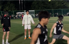 조기축구장에 뜬 '캡틴'…국내서 휴식 중인 손흥민, 동네 축구장서 공 차
