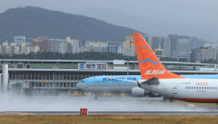 장맛비 영향 제주공항 30편 결항·62편 지연…