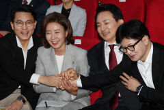 한자리에 모인 국민의힘 당권 주자들…화기애애한 모습 연출 상대 후보에 날선 메시지