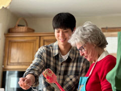 곰탕 파는 이서진, 합창단장 된 박보검…주말 밤 예능 소리없는 전쟁