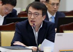 '청담동 술자리 의혹' 제기 김의겸 검찰 출석…
