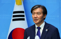 조국 대표직 연임 도전…