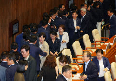 '채상병특검법' 결국 국회 통과…22대 국회 개원식은 무산