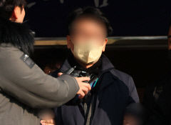 법원, 이재명 대표 흉기로 찌른 혐의 60대 징역 15년 선고