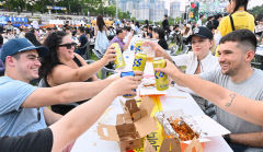 [포토뉴스] 2024 대구 치맥페스티벌 즐기는 외국인들