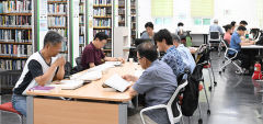 [포토뉴스] 장마철엔 도서관서 '북캉스'