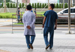 하반기 전공의 모집 보이콧 하나…일부 의대 교수들 