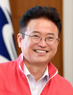 이철우 경북도지사, 캄보디아에 소방차 ·도정기 기증