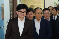 고심 중인 한동훈…'국힘 체질 개선' 결행할까