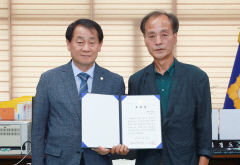 질산 유출 사고 현장 긴급 조치…김승진씨에 안동시의회 표창장