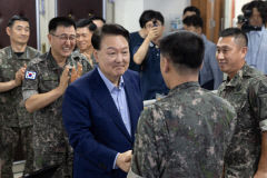 尹 '민생·안보'로 여름휴가 마무리…특사·거부권·광복절 현안 대응 관심