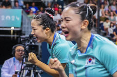 파리올림픽 탁구 女단체 銅결정전…신유빈·전지희, 풀게임 끝 복식 승리