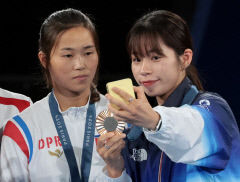 개회식 땐 '북한'으로 소개…파리 올림픽이 남긴 '명장면'과 '이슈'