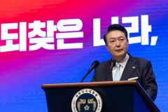 尹 광복절 경축사서 日언급 없이 자유·통일 강조…대통령실 