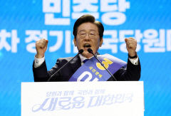 [속보] 이재명, 민주당 대표 당선…역대 최고 85.4%로 연임 확정