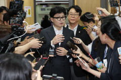 韓·李 첫 회담 앞두고 '샅바싸움'…사전 실무회동 연일 불발