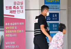 [포토뉴스] 응급실 의사 수 1년 만에 '반토막'