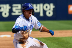'사자군단' 신인 양도근 '첫 타석 3루타' 기록…KBO 10년만의 기록