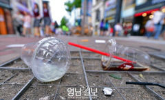 정부 1회용품 감축정책에 소비자·식당만 줄이고 공공은 더 썼다