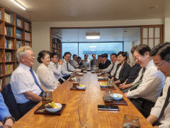 이재명 대표, 문 전 대통령과 권양숙 여사 예방하며 야권 단합 강조