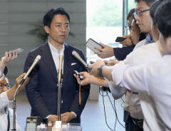 '펀쿨섹좌' 고이즈미, 日총리선거 여론조사서 하락세