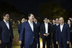현안 논의·독대는 없었지만…韓 배려하며 만찬가진 尹대통령