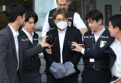 '음주 뺑소니 혐의' 김호중, 징역 3년 6개월 구형…