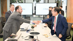美 페이스북 본사 찾은 홍준표 