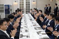 [포토뉴스] 尹대통령 국감 앞둔 與 원내지도부와 만찬