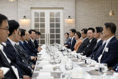 尹, 국감 앞둔 與 원내지도부에 