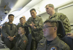 한미 해군 지휘관, P-8A 해상초계기 전력화 현장 점검