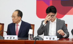 '위기에도 집안싸움' 내홍의 수렁에서 허우적대는 여권