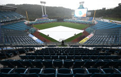[포토뉴스] 우천취소된 KBO 포스트시즌 플레이오프 2차전 경기